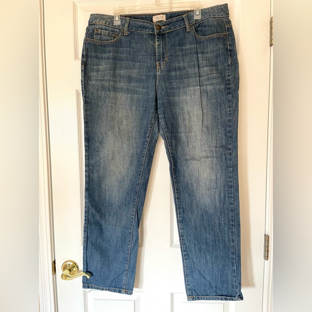 EUC 💙 Adam Levine Medium Wash Straight Leg Jeans | Relaxed Boyfriend Fit
